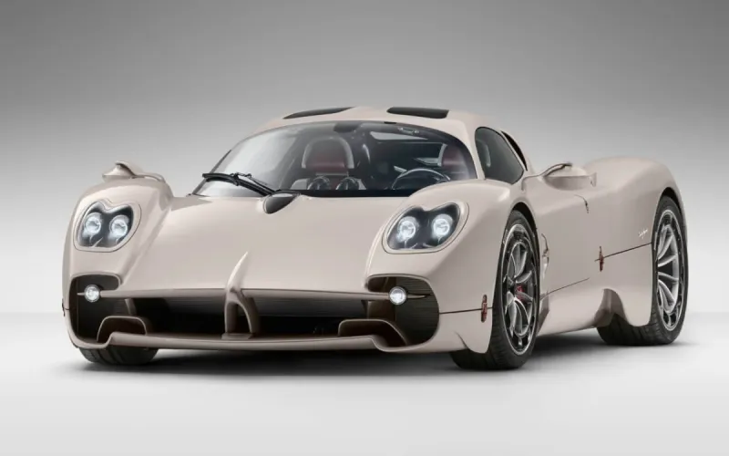 هوراسيو باجاني يقود يوتوبيا الخارقة بنفسه.. قوة وإبداع مطلق (فيديو)