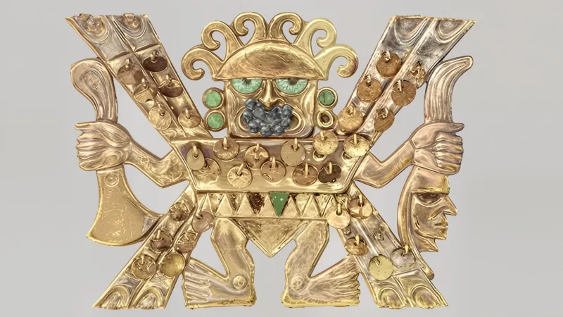 اكتشاف “حلية قاطع الرأس” الذهبية.. قطعة نادرة من حضارة الموتشي في بيرو