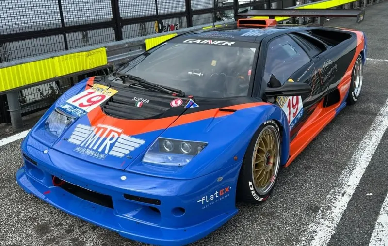 ياباني يحوّل لامبورغيني ديابلو GT النادرة إلى سيارة طرق مذهلة