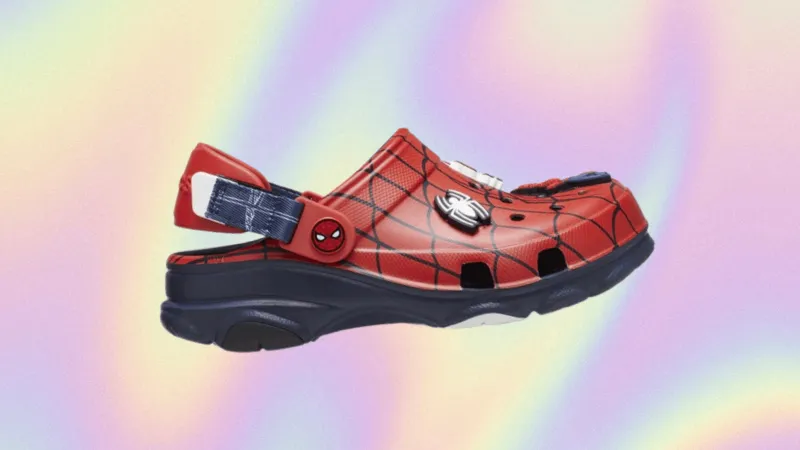 كروكس تتعاون مع مارفل لإطلاق Classic Clog مستوحاة من سبايدر مان