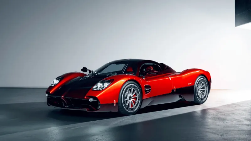 داخل المقصورة الفنية لباغاني يوتوبيا: تصميم استثنائي ودقة متناهية