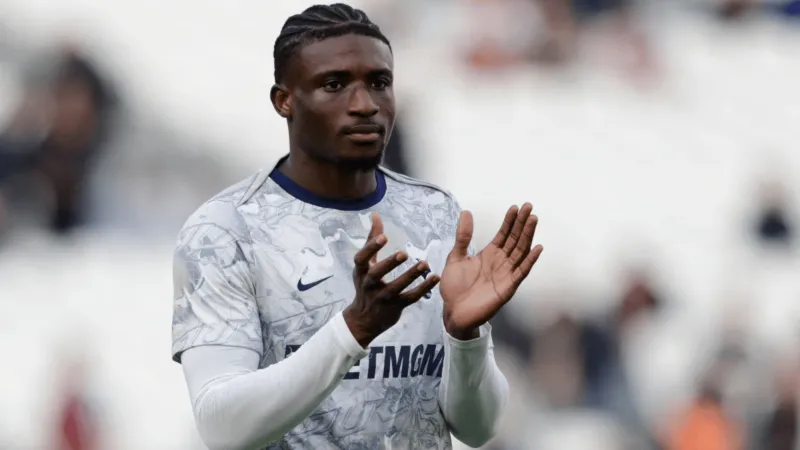 قدوس يقود توتنهام للفوز على ليدز ويهدي الفريق المركز الثاني