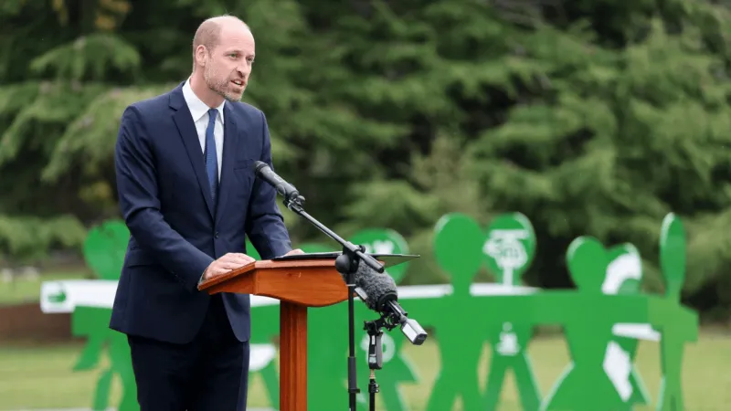 الأمير ويليام يستخدم حيلة ذكية لإخفاء حديثه عن أعين الإعلام