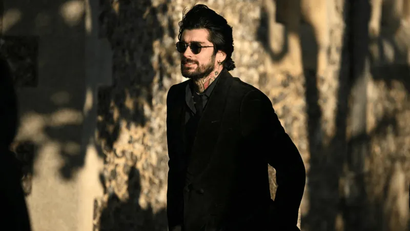 جيسو من BLACKPINK تعلن تعاونًا مفاجئًا مع زين مالك بأغنية “EYESCLOSED”