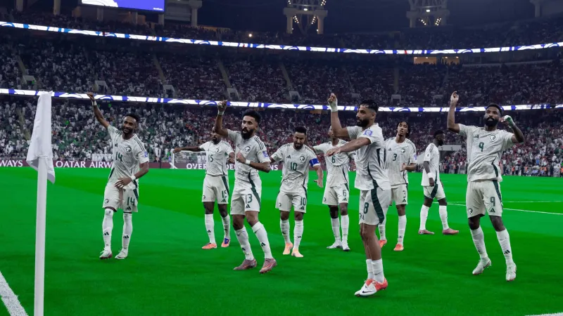 الأخضر يوجه رسالة مؤثرة من قلب الملعب لنجمه الغائب (فيديو)