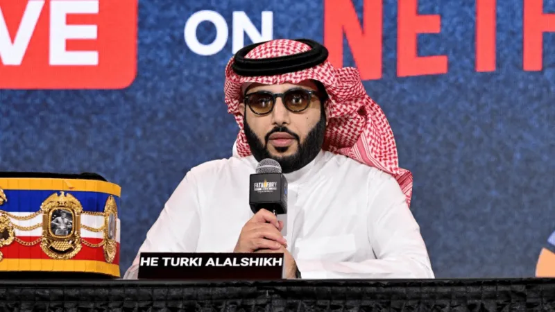 كيف علّق تركي آل الشيخ على صفقة بيع مانشستر يونايتد؟