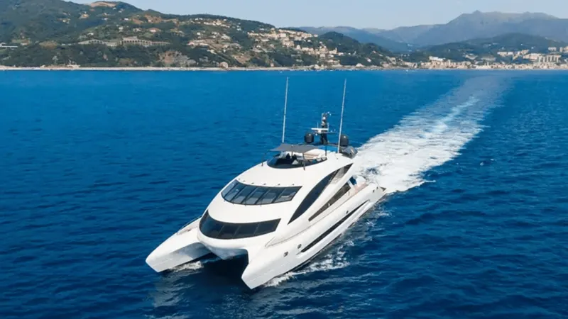 "سفينة فضائية على الماء".. تحفة بحرية من توقيع بورشه