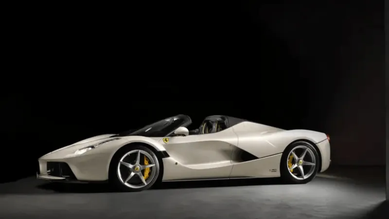 بيع فيراري لافيراري أبيرتا 2017 بسعر قياسي في مزاد RM Zurich