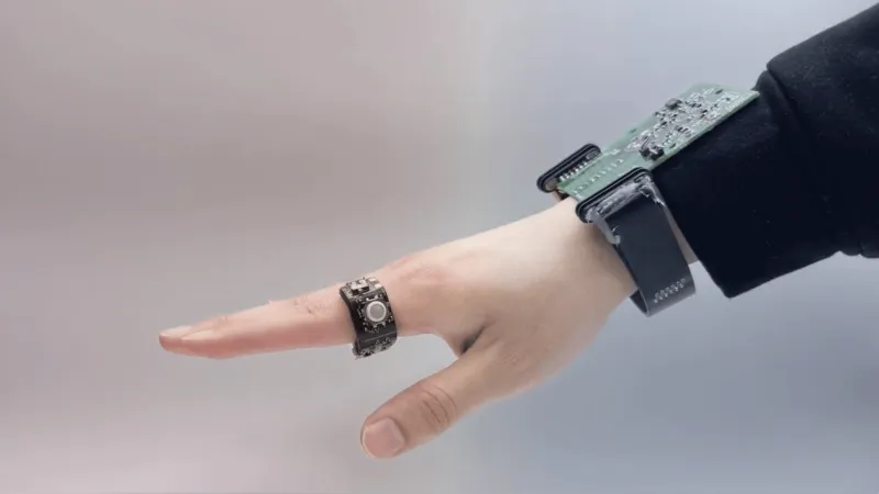 picoRing.. فأرة لاسلكية على شكل خاتم تفتح عهدًا جديدًا للأجهزة القابلة للارتداء (فيديو)