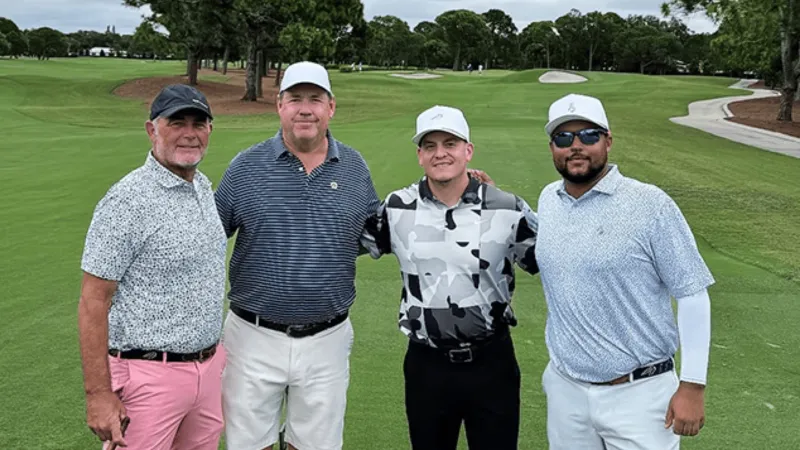 في ظهور نادر..  نجل توم كروز ونيكول كيدمان يستمتع بجولة غولف في فلوريدا