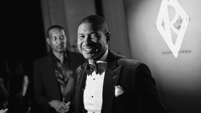 في عيد ميلاده الـ 47... كم تبلغ ثروة آشر؟