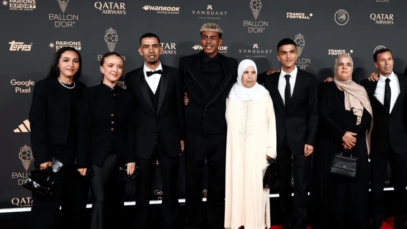 امتيازات عائلة لامين يامال تضغط على برشلونة.. طائرات خاصة ومفاجآت أخرى