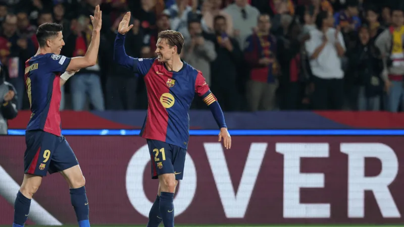 برشلونة ينجح في تجديد عقد فرينكي دي يونغ حتى 2029