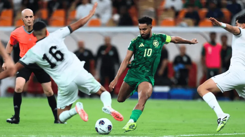 بأي سيارة فاخرة وصل سالم الدوسري إلى حفل جوائز الأفضل في آسيا؟