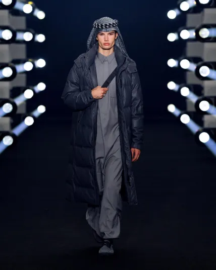 الزي السّعودي يعانق الشّارع: إطلالات رجاليّة مدهشة بـ أسبوع الموضة في الرياض