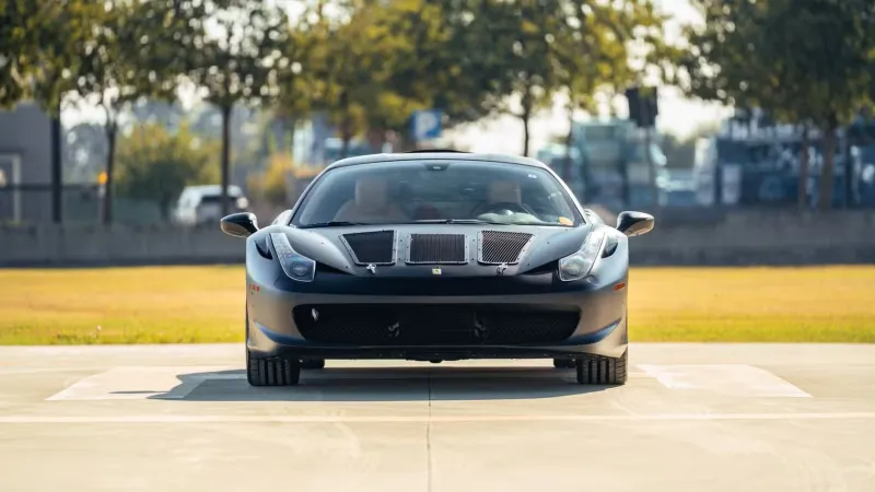 فيراري نادرة تعود للأضواء.. أول نموذج LaFerrari في مزاد عالمي مثير