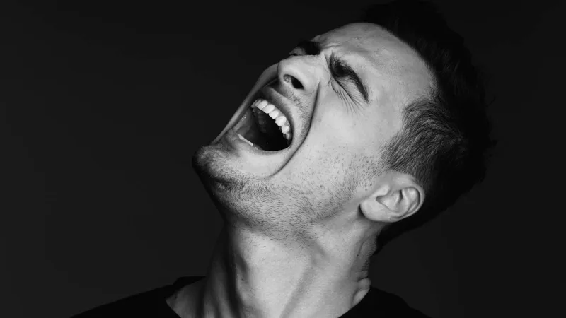 ظاهرة "الصراخ الجماعي" تجتاح لندن.. هل هي بديل للعلاج النفسي؟ (فيديو)