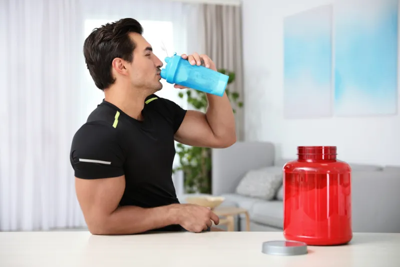 هل يمكن للكرياتين أن ينقذك من آثار السهر؟ دراسة تُجيب