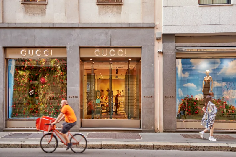 فضيحة في عالم الموضة.. الاتحاد الأوروبي يضرب عمالقة الرفاهية (ما القصة؟)