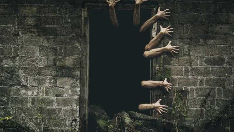 رؤية مختلفة لرعب Evil Dead.. أول إعلان لفيلم Burn يشعل حماس الجمهور (فيديو)