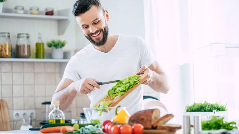 لماذا يختار النباتيون طريق الإنجاز؟ بحث يكشف العلاقة بين النظام الغذائي والقيم الشخصية