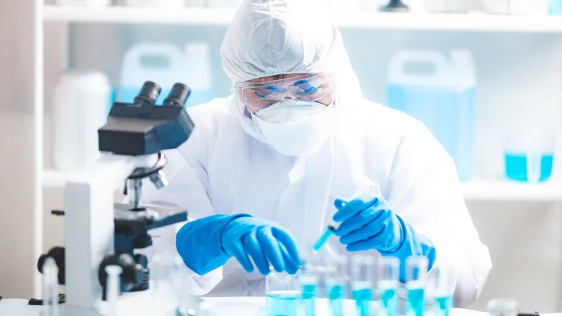 دراسة تكشف: لقاح كوفيد mRNA قد يمهد الطريق للقاح عالمي ضد السرطان