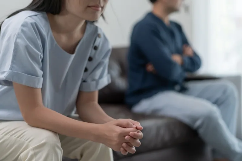 نبض واحد يجمعهم.. دراسة تكشف سر الترابط العميق بين الأزواج محدودي الدخل