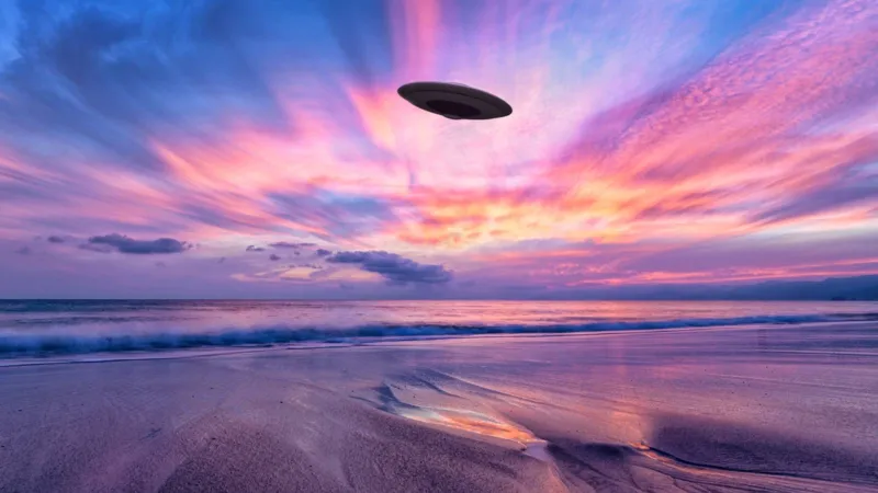 العثور على جسم غامض محترق في صحراء أستراليا.. هل سقط من الفضاء؟