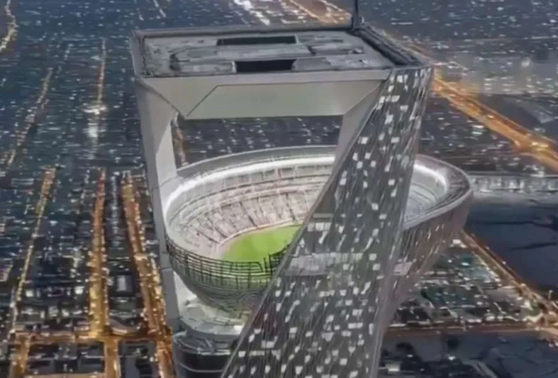 على ارتفاع 350 مترًا: أول ملعب عالمي فوق ناطحة سحاب في السعودية (فيديو)