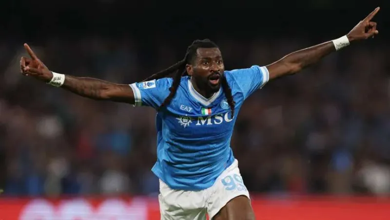 نابولي يهزم إنتر ميلان بثلاثية ويتصدر الدوري الإيطالي مؤقتًا.. فيديو