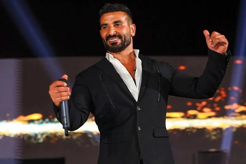 شقيق الفنان أحمد سعد يكشف آخر تطورات حالته الصحية ويرد على الشائعات (فيديو)