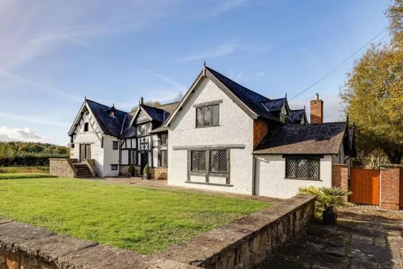 من طاحونة تاريخية عمرها 437 عامًا إلى منزل فاخر… مقابل 1.5 مليون جنيه إسترليني