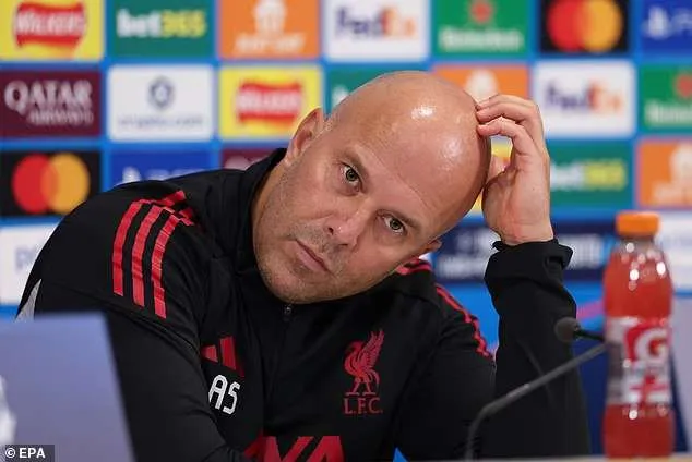 مشكلة هجومية تهدد ليفربول: كاراغر يوجه تحذيره لمدرب الفريق (فيديو) 