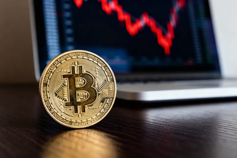 بيتكوين تهبط دون 95 ألفًا.. هل بدأ "الشتاء الرقمي"؟