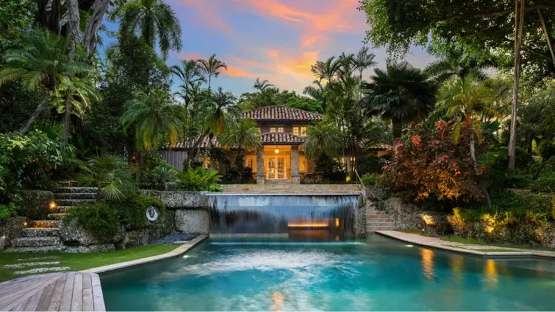 جزيرة ساحرة للبيع مقابل 115 مليون دولار.. ما الذي يجعلها فريدة؟