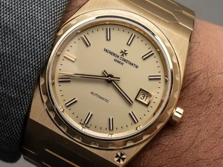 ساعة ليبرون جيمس تخطف الأضواء في مباراة القمة.. هذا ما يميزها!