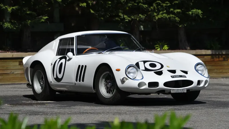 فيراري 250 GTO البيضاء الوحيدة تُعرض في مزاد عالمي.. هل تكسر الأرقام القياسية؟
