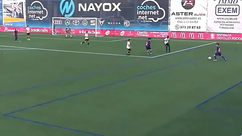 مرض ميسي يهدد موهبة برشلونة الجديد