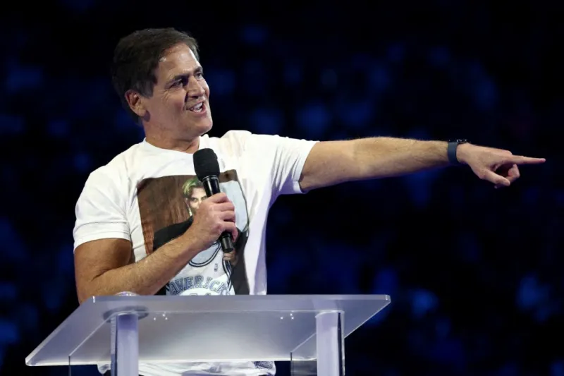 مارك كوبان يخالف الرأي السائد: الذكاء الاصطناعي لا يضر.. بل يُعدّ القادة