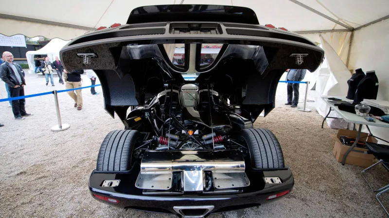 كوينيجسيج ريجيرا النادرة تسرق الأضواء في قلب موسكو