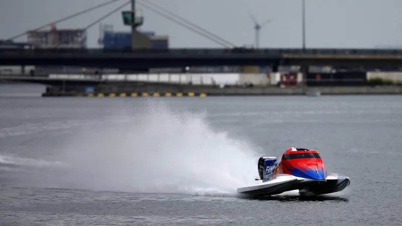 انطلاق التصفيات الأولى في بطولة الزوارق السريعة الفورمولا 1 F1H2O بجدة