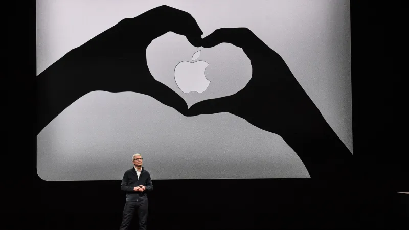 هل سيضيء ماك بوك إير أخيرًا بشاشة OLED؟ إليك توقعات 2028