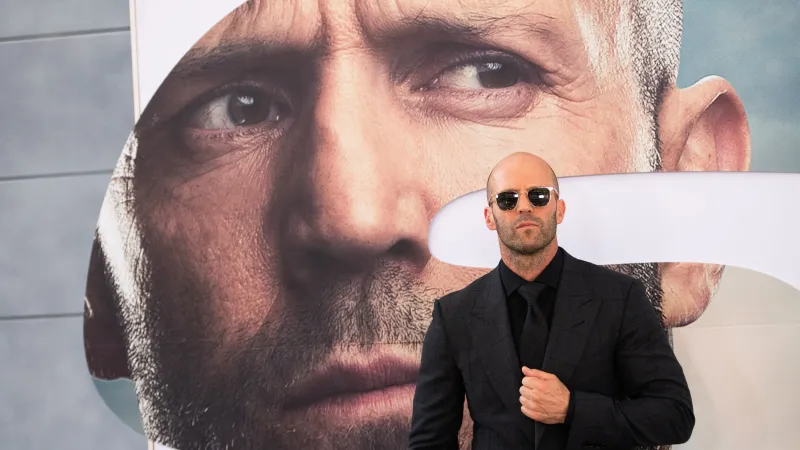 ساعتي جيسون ستاثام وتيرينس كروفورد تخطفان الأنظار في لقاء غير تقليدي (فيديو)