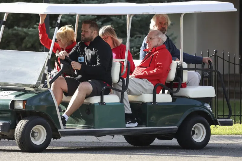 ليست الثروة الضخمة.. وارن بافت يكشف سر "النجاح الحقيقي"