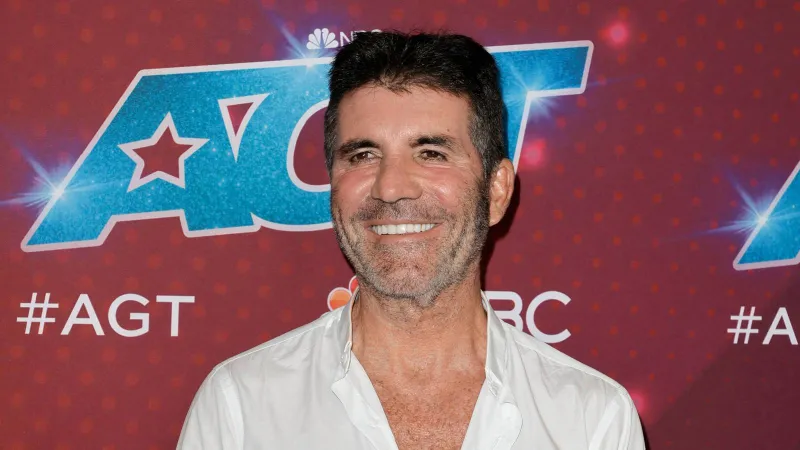 المنتج التلفزيوني الشهير سايمون كاول يكشف خضوعه لـ«تنقية دم» من أجل محاربة الشيخوخة