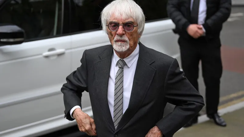 من ضحية سطو إلى بطل إعلان.. كيف حوّل بيرني إكليستون محنته إلى ضربة تسويقية ذكية؟ 