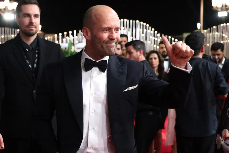 جيسون ستاثام يتألق بساعة باتيك فيليب نوتيلوس بقيمة 98 ألف دولار (صور)