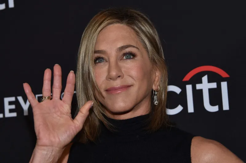 بكلمة واحدة وصورة.. جينيفر أنيستون تكشف عن حبها الجديد للعالم!