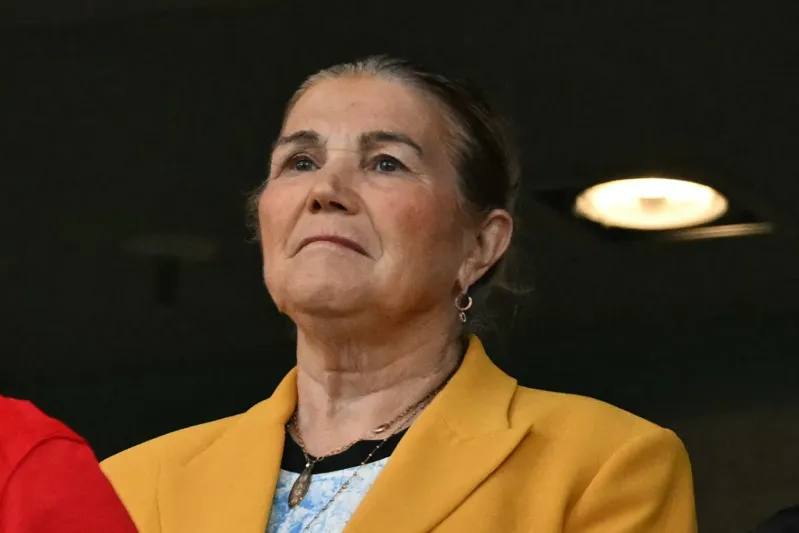 كادت تنقسم إلى نصفين.. والدة رونالدو تروي لحظات الرعب التي عاشتها في حادث طائرة (فيديو)