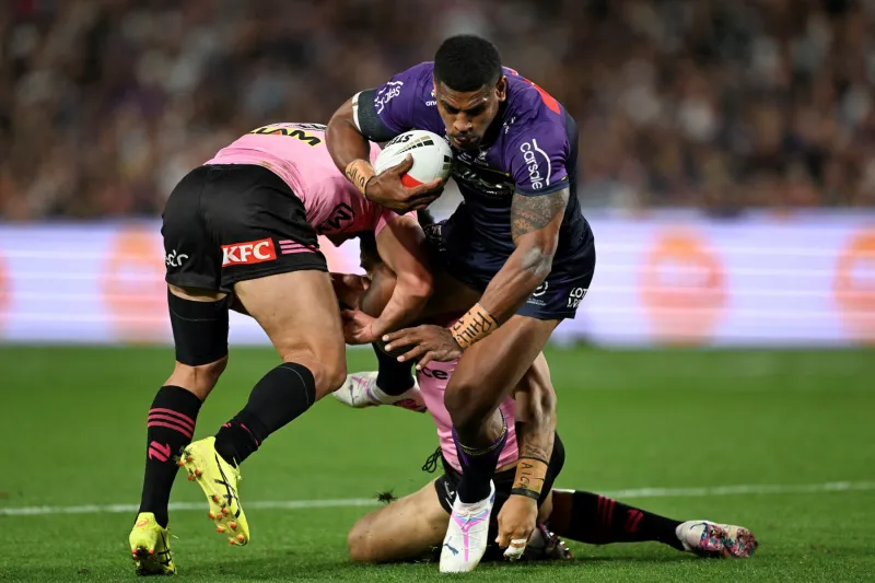 ثلاث ضربات في الرأس تُدخل نجم الرجبي كاتوا غرفة العمليات (فيديو)